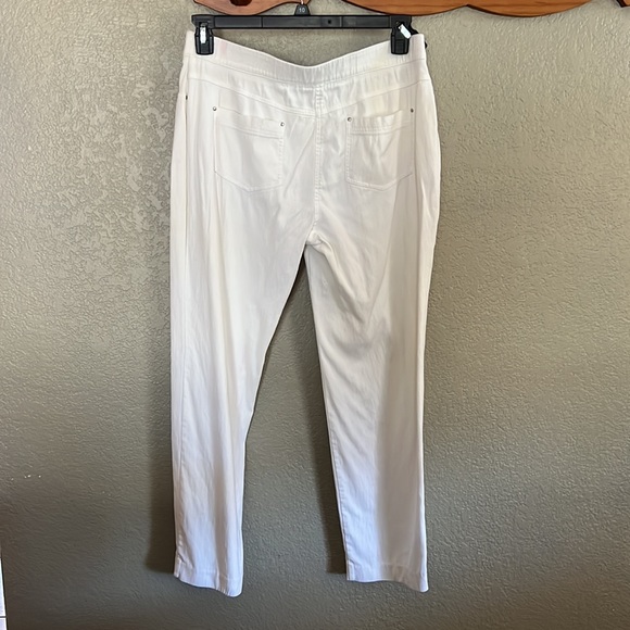 89th & Madison M White Pull-On Stretch Jeans - Picture 2 of 8